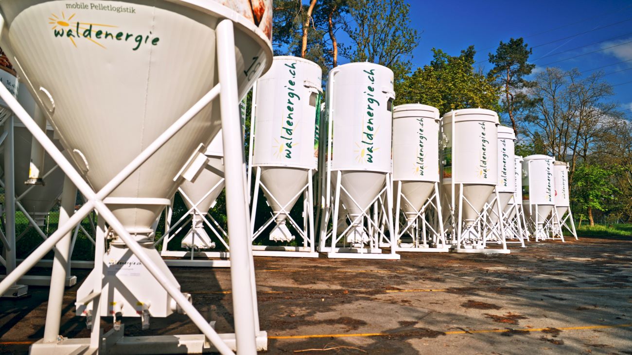 Mobile Pellet-Logistik - Waldenergie AG in Winznau - Holzpellets und Brennholz aus der Schweiz, Unterhalt von Naturstrassen 7