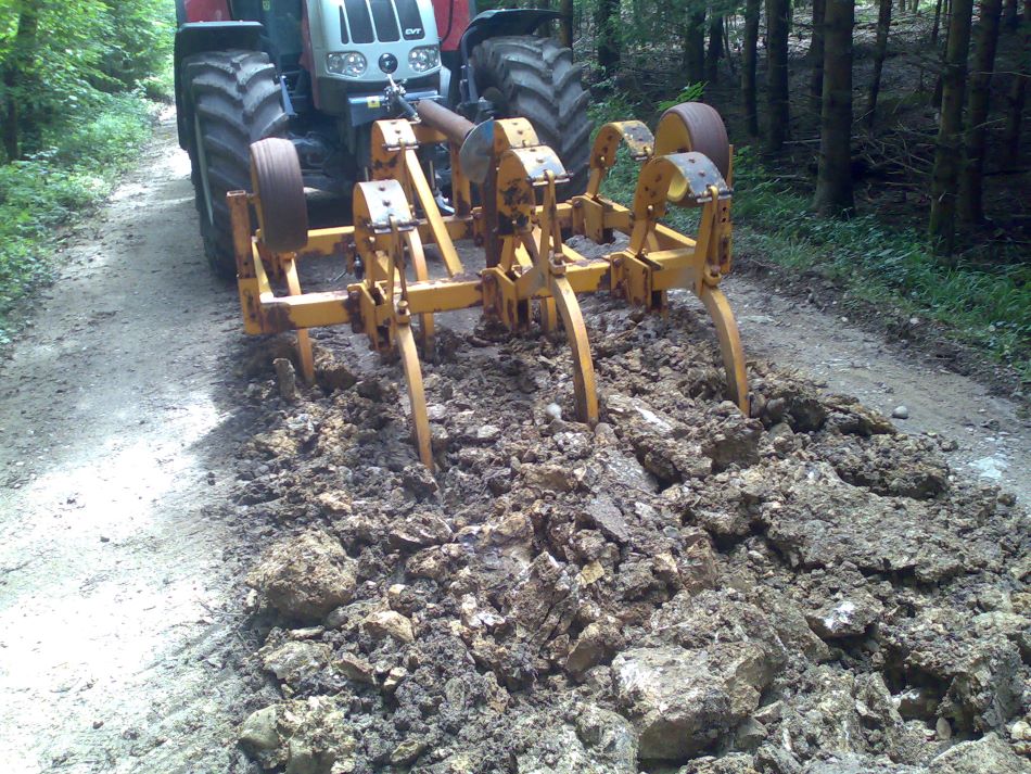 Naturstrassenbau - Waldenergie AG in Winznau - Holzpellets und Brennholz aus der Schweiz, Unterhalt von Naturstrassen 2