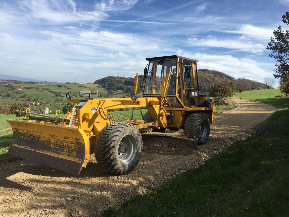 Naturstrassenbau - Waldenergie AG in Winznau - Holzpellets und Brennholz aus der Schweiz, Unterhalt von Naturstrassen 4