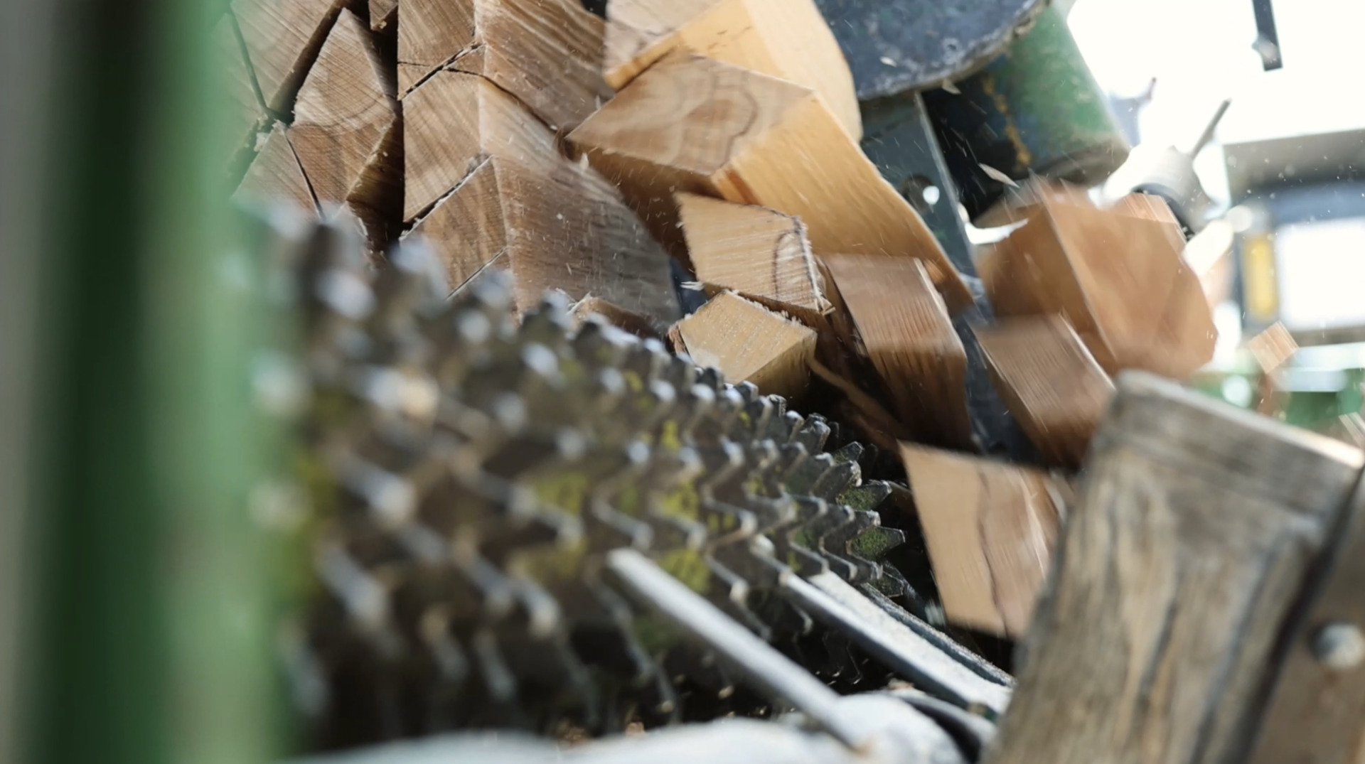 Brennholz - Waldenergie AG in Winznau - Holzpellets und Brennholz aus der Schweiz, Unterhalt von Naturstrassen 2